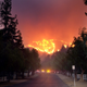 El incendio se Woolsey acercándose a Paramount Ranch en Agoura Hills, California.